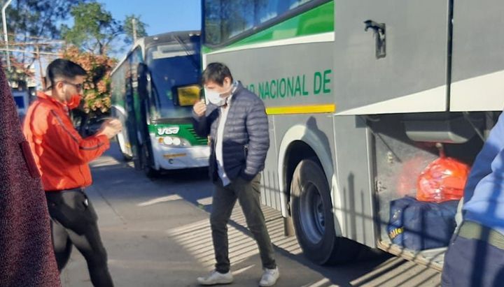 Estudiantes regresan tras un mes de cuarentena