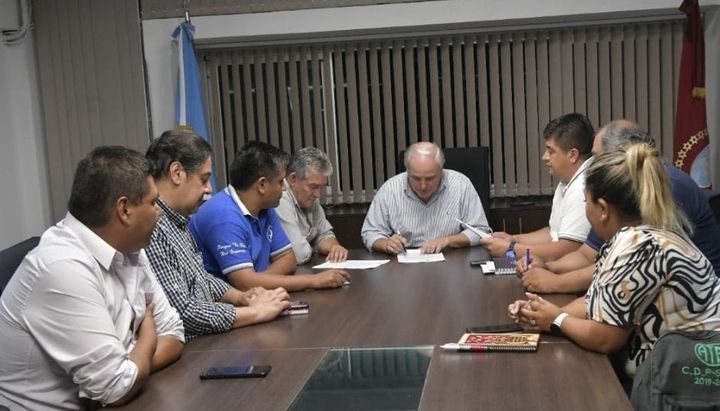 El Gobierno acordó con los docentes un incremento salarial del 35,5% hasta abril