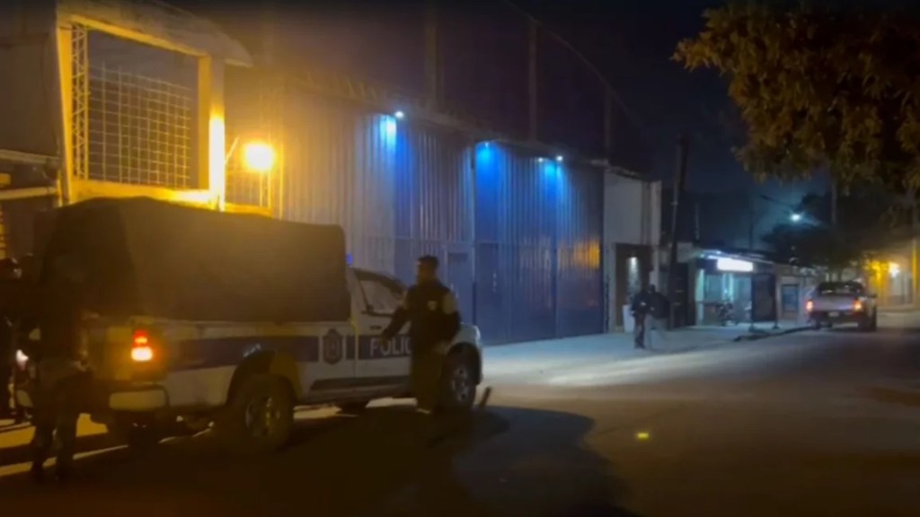 Un gendarme sacó su arma y mató a un perro que había atacado al suyo en Orán