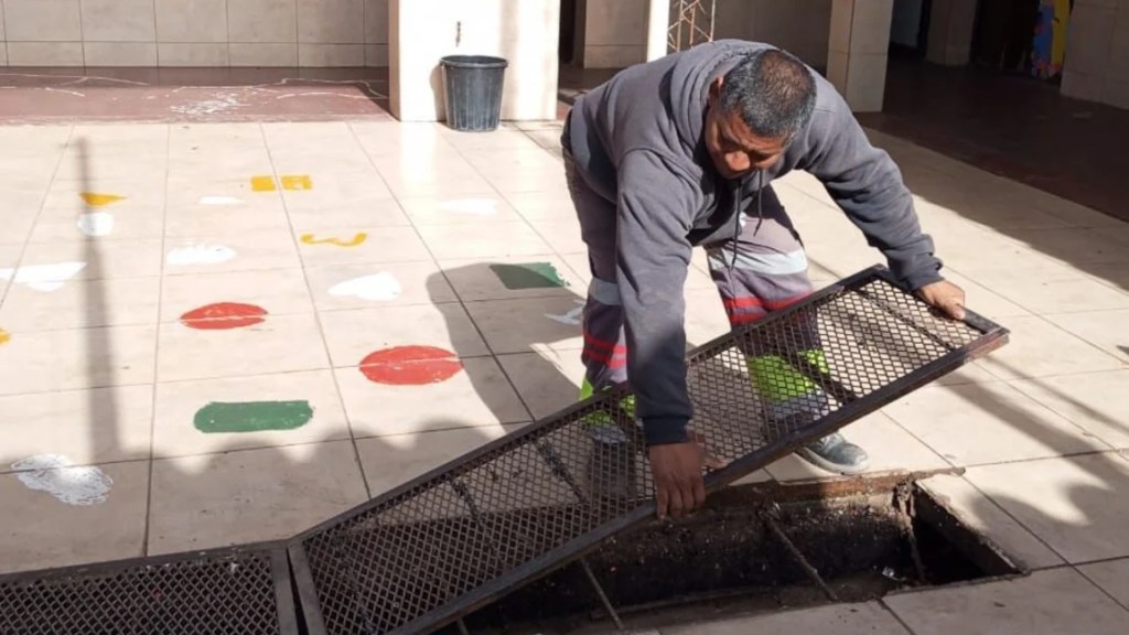 No todo está perdido: Concejal utiliza su sueldo para realizar mejoras en escuelas