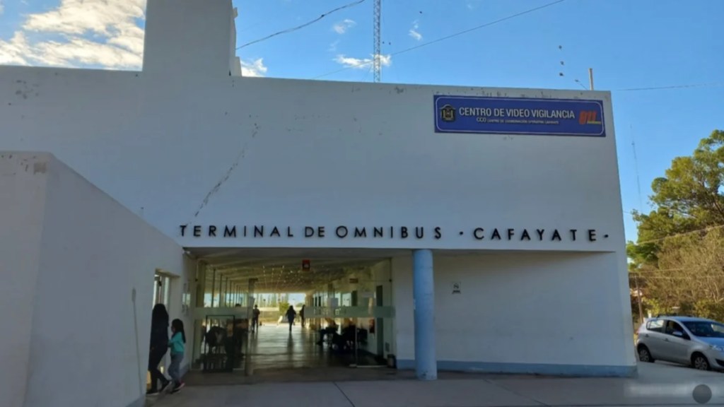 Operativo Serenata: detienen a un hombre con marihuana y cocaína en la terminal de Cafayate