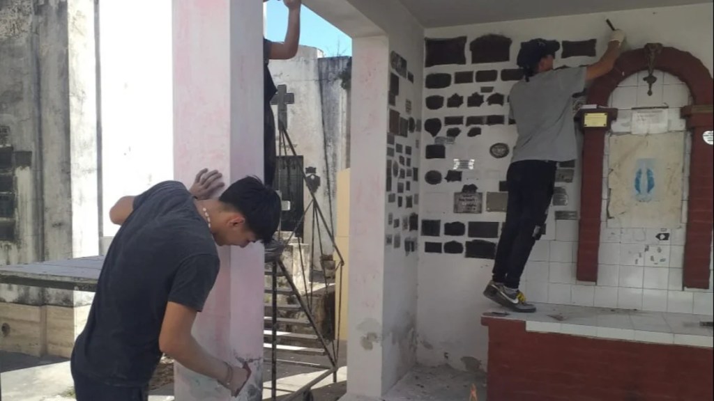 Acondicionan y pintan la tumba de "La niña milagrosa"