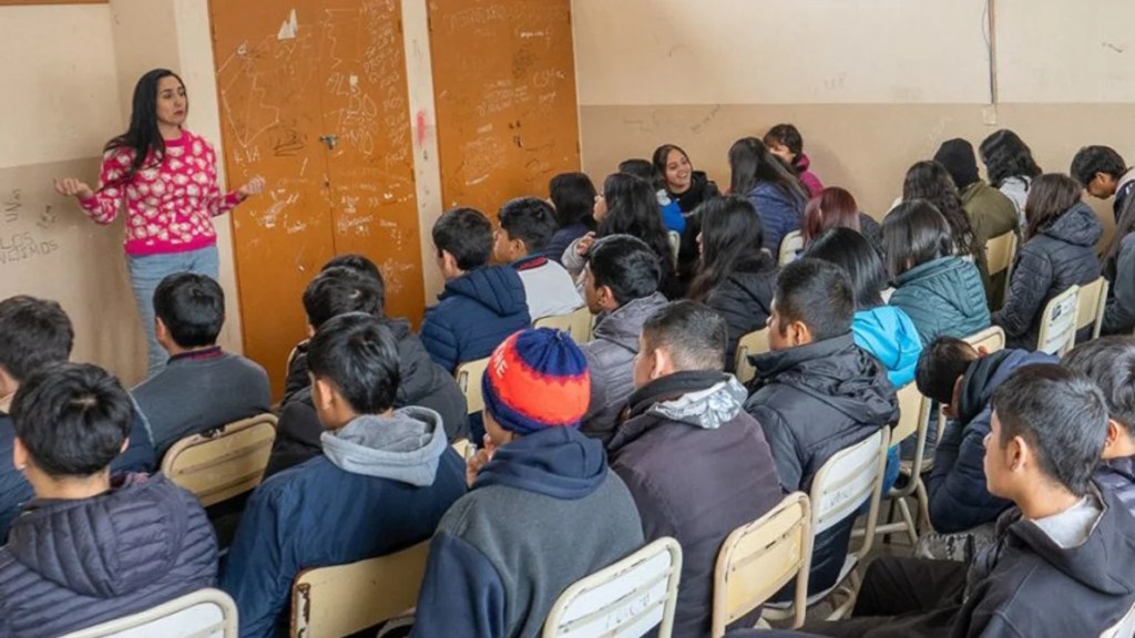 Salvador Mazza: Charla sobre trata a alumnos del norte