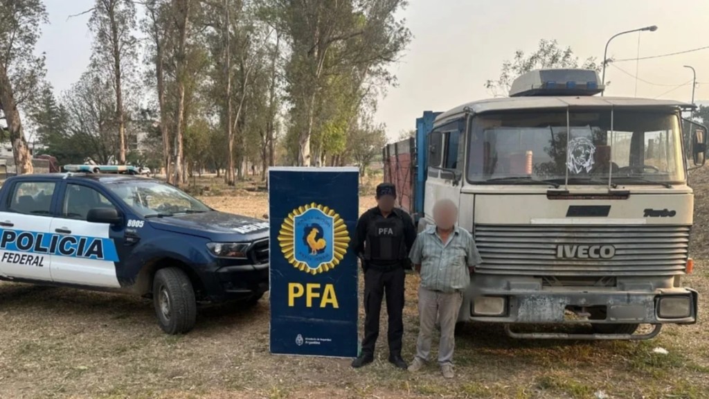 Mosconi: Decomisaron mercadería de contrabando valuada en 20 millones de pesos y detuvieron a un chofer boliviano