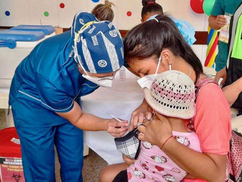 La segunda dosis contra el sarampión no llega al 50% y no evitaría un rebrote en Argentina