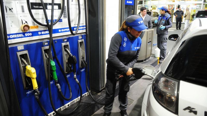 Ante la falta de combustibles YPF anunció que reforzó envío del gasoil