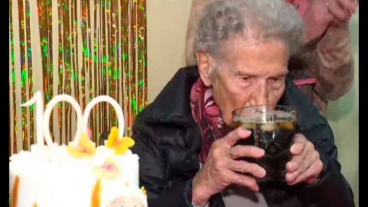 Abuela que cumplió 100 años afirma que: “El fernet con coca es la clave”
