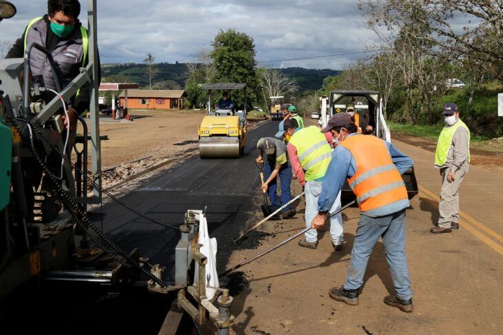 El Soberbio (Misiones): DPV realiza obras de ampliación en calzada de RP13