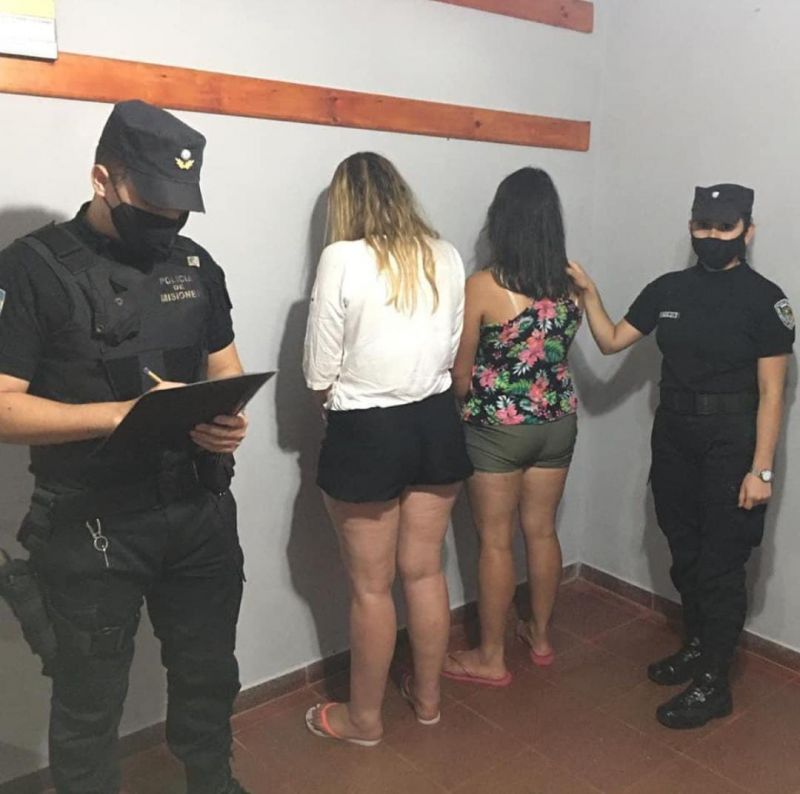 MISIONES - San Vicente: Detuvieron a dos mujeres acusadas de robarle más de 500 mil pesos a un hombre