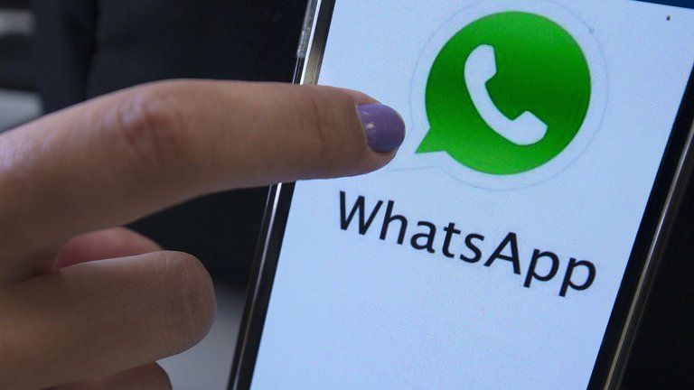 Cómo son las aplicaciones que monitorean WhatsApp sin consentimiento del usuario