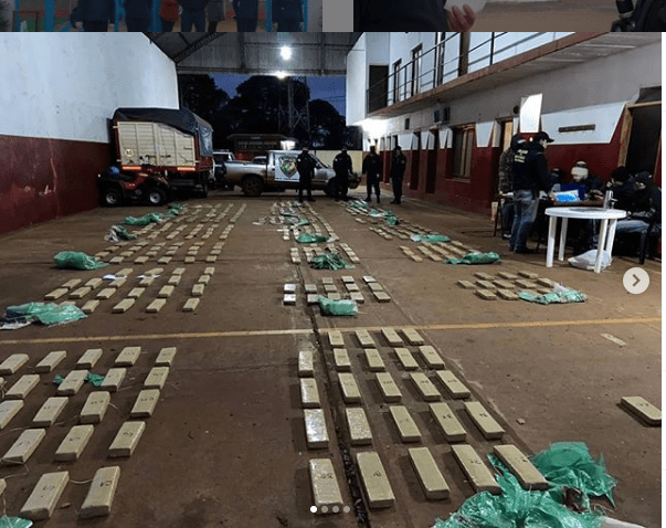 MISIONES – Hipólito Yrigoyen: La Policía interceptó una camioneta con 386 kilos de marihuana - VIDEO