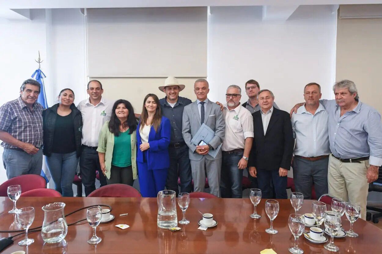 ESCENÁRIO Político: “Defender lo nuestro”