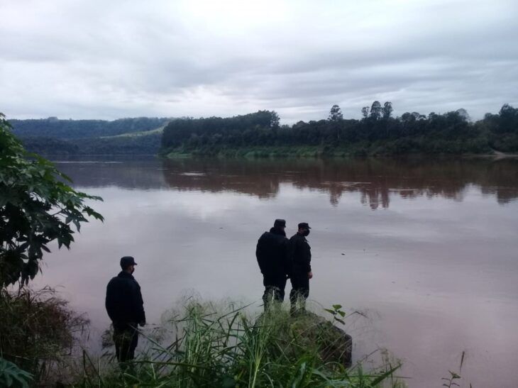 MISIONES - El Soberbio: Buscan a un joven que desapareció en las aguas del río Uruguay