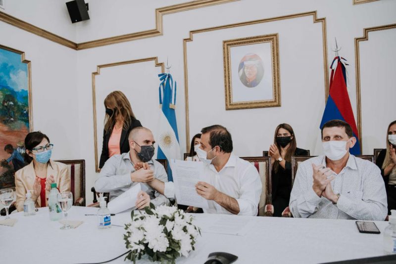 El Gobernador y el ministro de Economía de la Nación firmaron convenio de asistencia financiera para Misiones