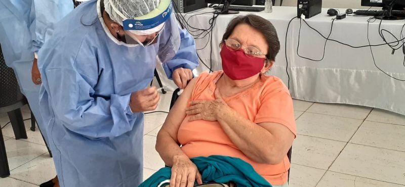 Herrera Ahuad supervisó el inicio del proceso de inmunización ampliada Covid-19 para mayores de 75 años