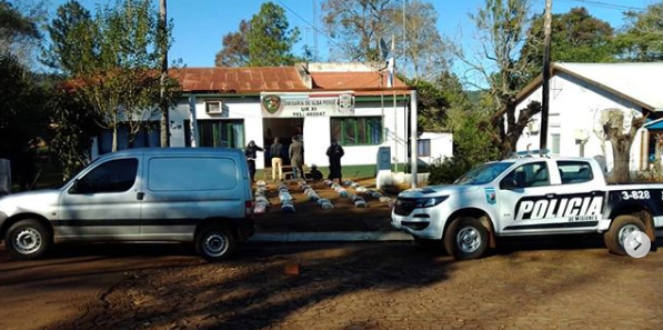MISIONES – Alba Posse: Interceptaron a dos vehículos repletos de “ojotas” sin aval aduanero