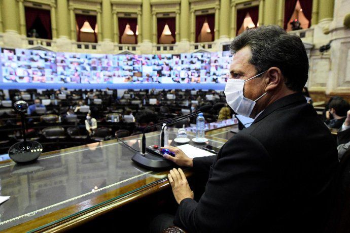 Massa convocó al Congreso a todos los laboratorios productores de vacunas