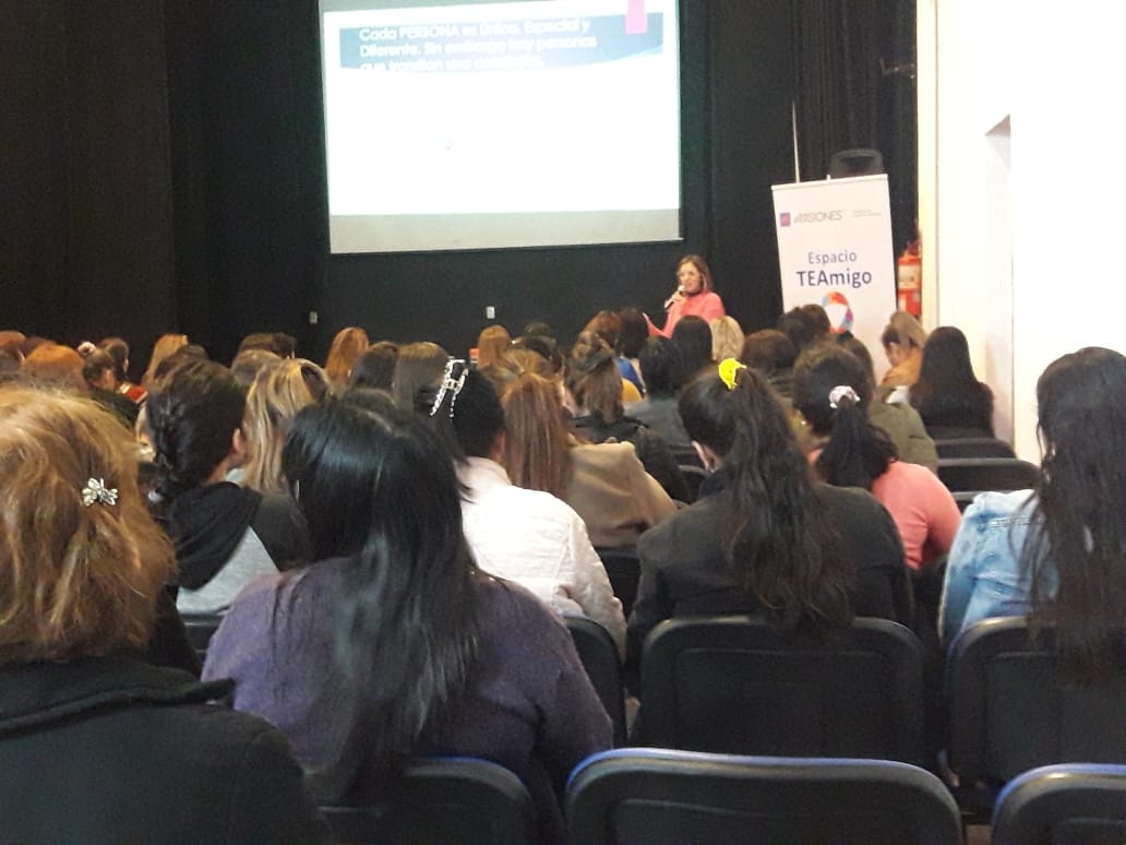 San Vicente: Conversatorio sobre Trastorno del Espectro Autista (TEA) con presencia de la ministra Aguirre