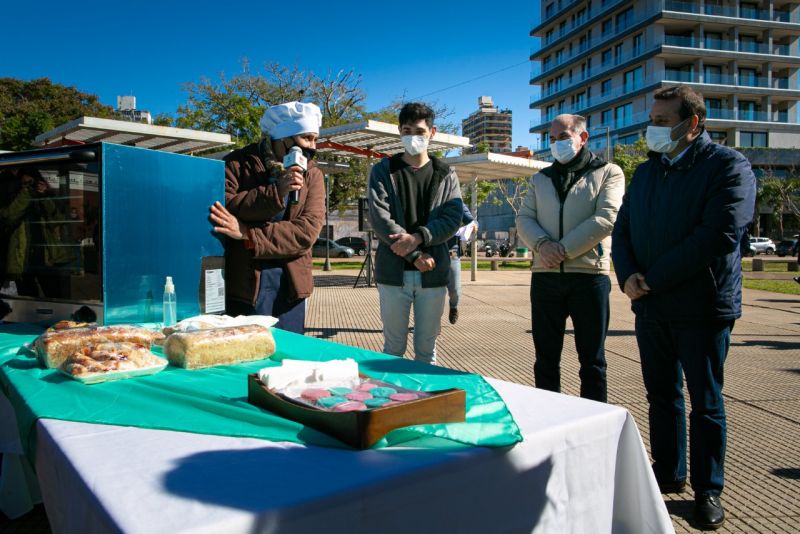 Misiones: Entrega de maquinarias y herramientas a emprendedores