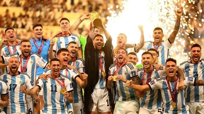 FÚTBOL – Se vive la fiesta «celeste y blanca»