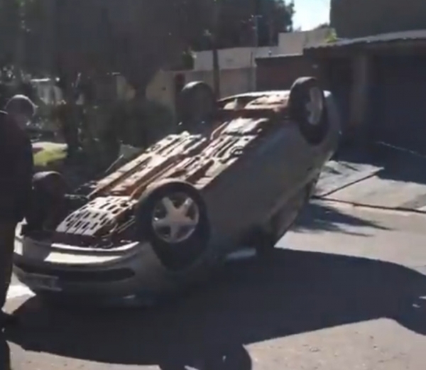 MISIONES - Posadas: Iba a trabajar y terminó con su auto dado vuelta
