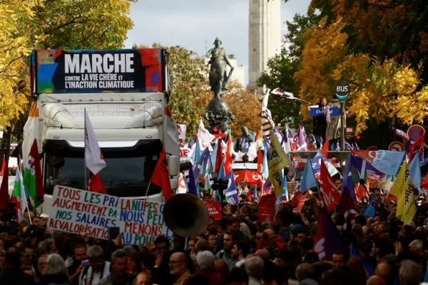 FRANCIA – La receta derechista de Macron no da resultado