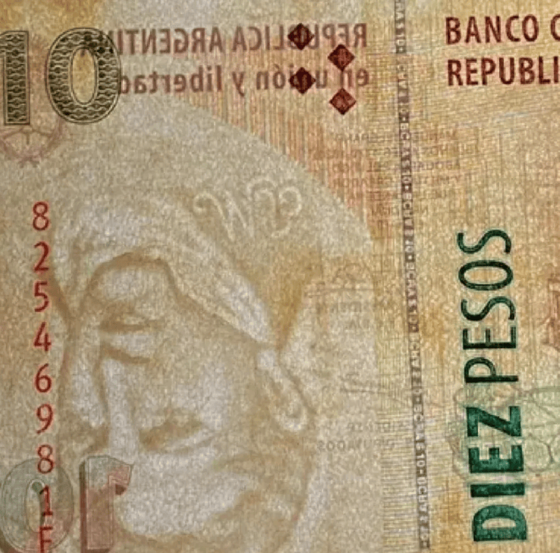 Pagan más de 25 mil pesos por billetes de $10 con un error de impresión