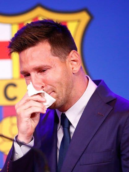 FÚTBOL – Argentinos por el Mundo: Con profunda congoja Messi se despidió del Barcelona - VIDEO