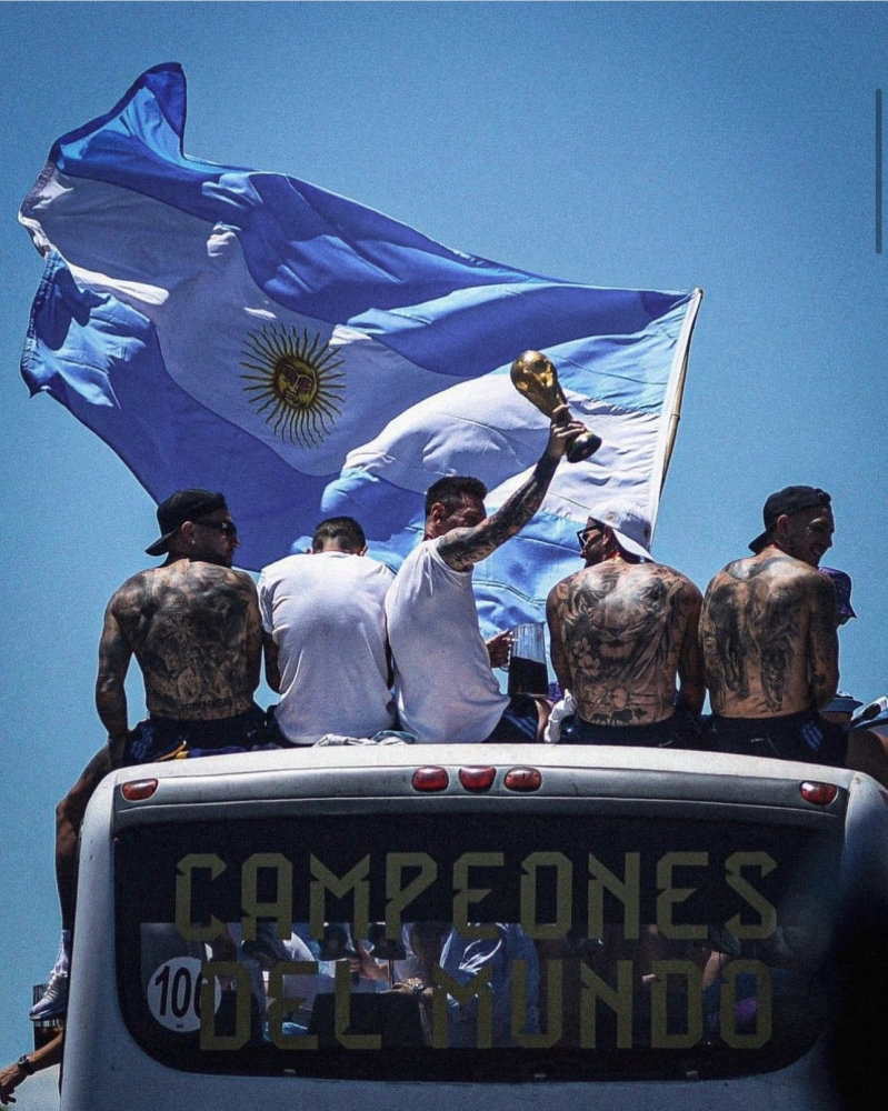 OPINIÓN – 5 millones de hinchas presenciales celebraron la llegada de los Campeones del Mundo, acompañó todo un país, mucho más allá de unos100 inadaptados, que puedan confundir