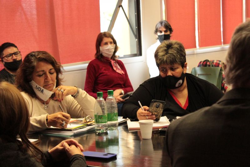 Docentes: En cumplimiento de los acuerdos, se reunió la Mesa de diálogo