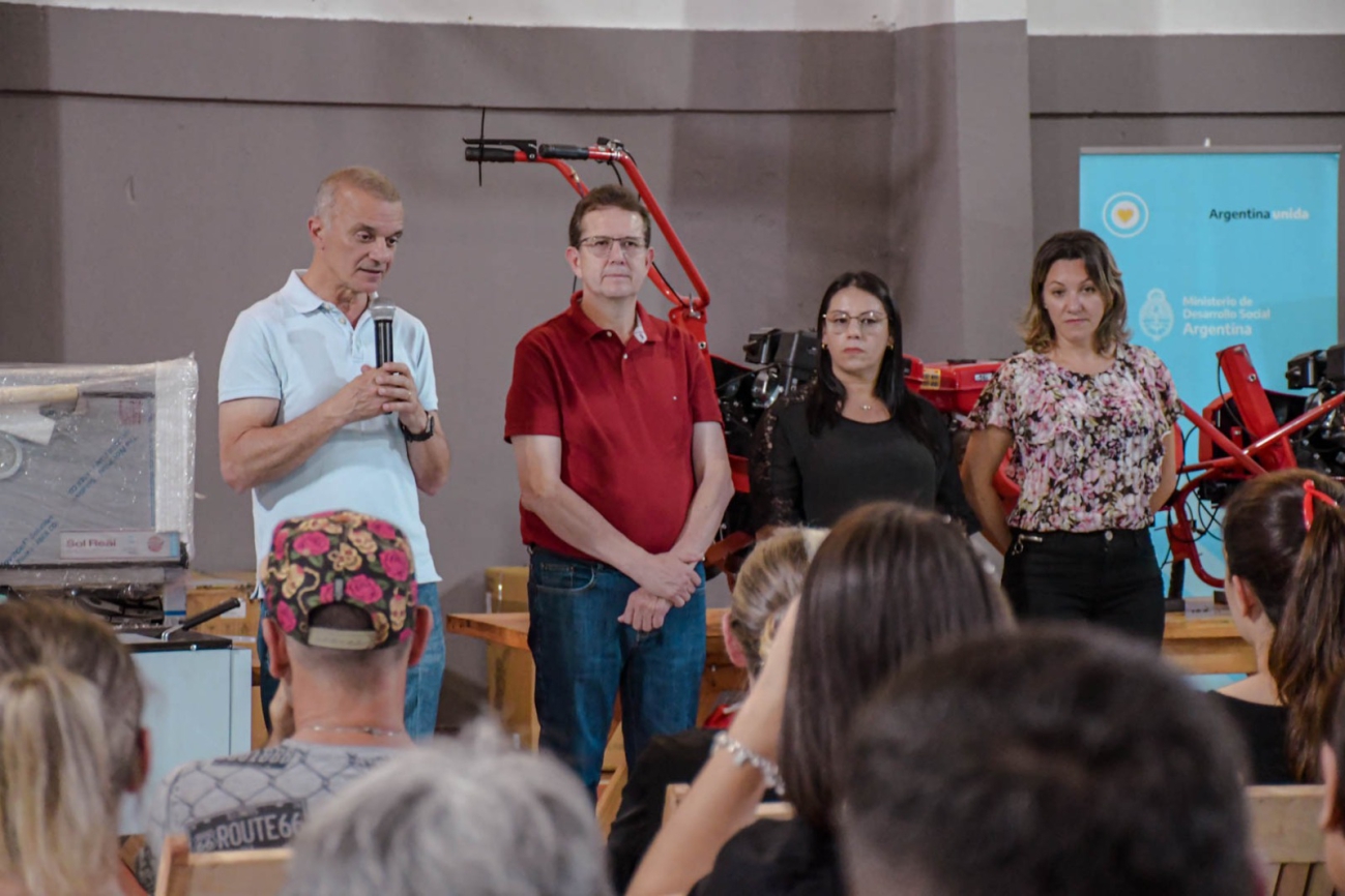 Misiones: Nueva entrega del Banco de Máquinas Herramientas y Materiales del MDS en San Vicente