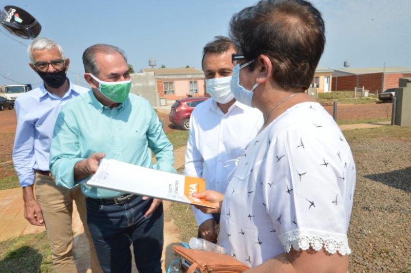 Posadas: Unas 55 familias recibieron la llave de su vivienda propia - VIDEO