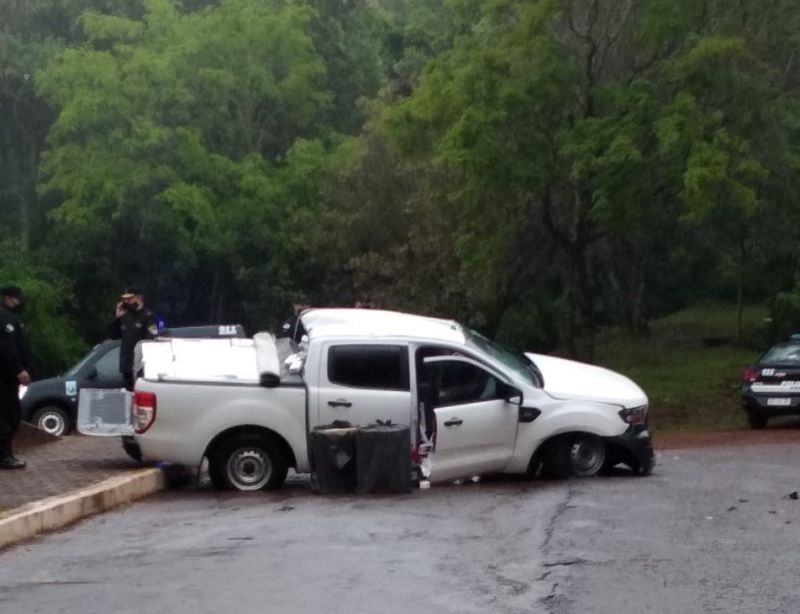 MISIONES – A del Valle: Camioneta robada en San Vicente, iba cargada con cigarrillos ilegales despistó y volcó en RP7