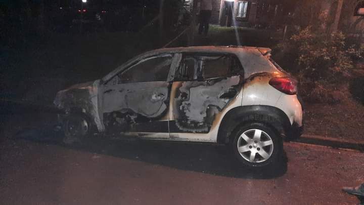 MISIONES - San Vicente: Se incendió un auto estacionado sin el conductor en su interior