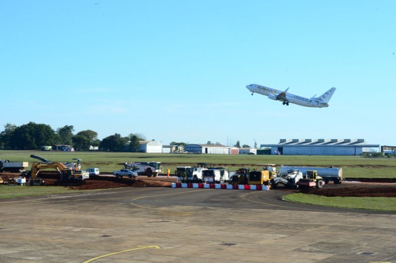 Herrera Ahuad supervisó el avance de obras en el Aeropuerto de Posadas