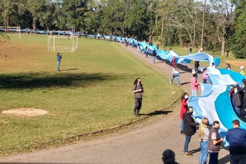 Se desplegó la Bandera Argentina más larga de Misiones