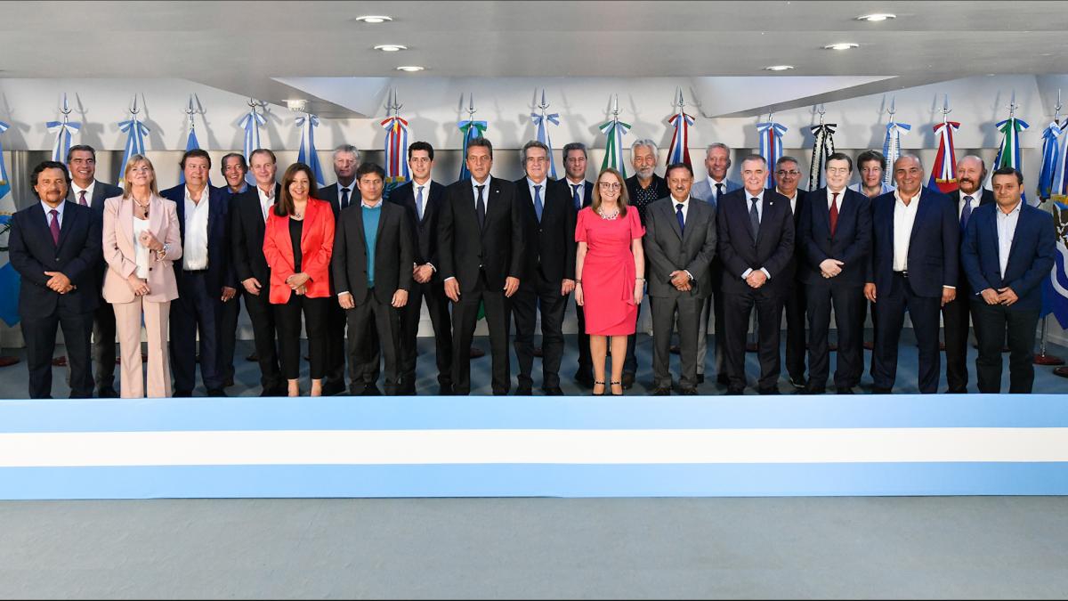 Massa reafirmó el respaldo de 19 gobernadores de distintos espacios para el balotaje