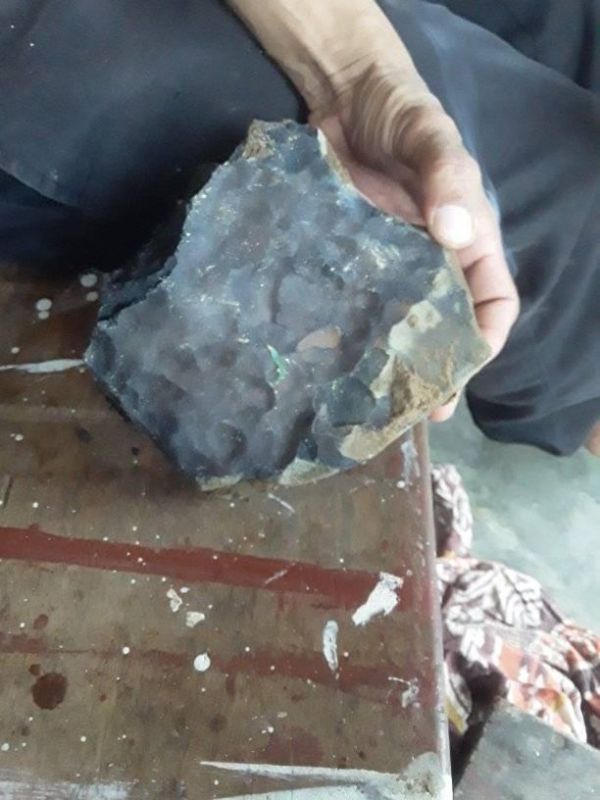 INDONESIA - La cayó un meteorito, se le rompió el techo y el piso: cobrará 1,5 millones de euros - VIDEO