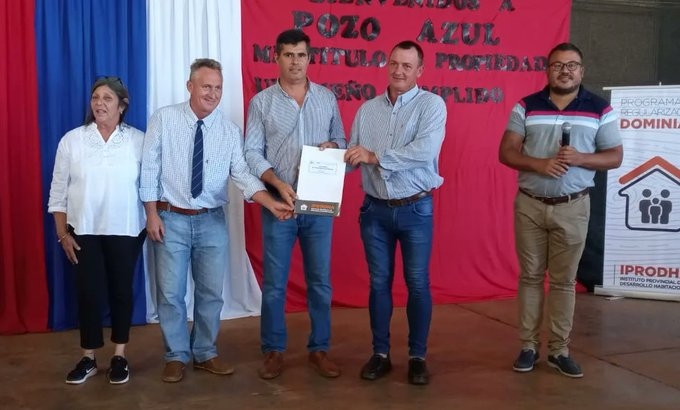 Misiones: Se entregaron títulos de tierras a familias de Pozo Azul
