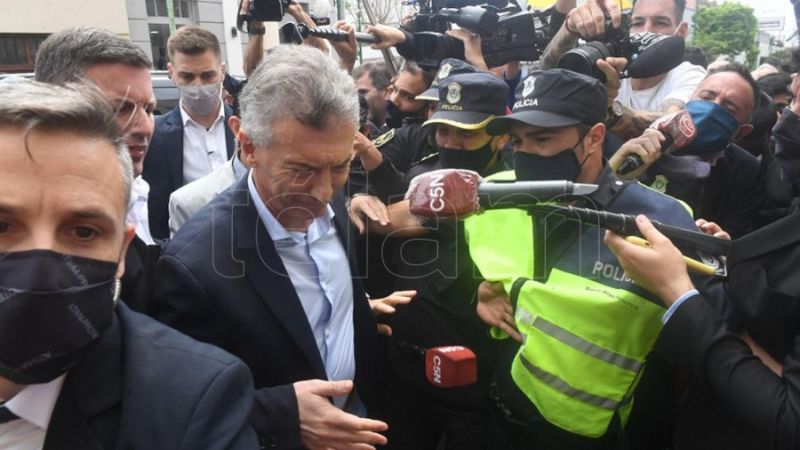 Procesaron a Macri y le prohibieron salir del país