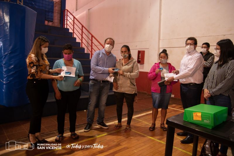 Comunales sanvicentinas: Dammer, Roa, junto al intendente Rodríguez en la entrega de Tarjetas Alimentar