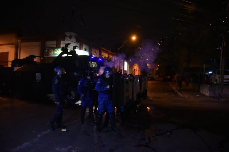 PARAGUAY - El presidente Benítez cambia cuatro ministros y manifestantes piden "que se vayan todos"