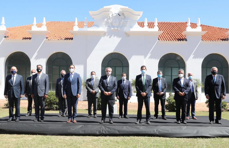 El Presidente Fernández encabezó el acto por el natalicio de San Martín y disparó contra quienes quieren torcer su gestión con tapas de diarios