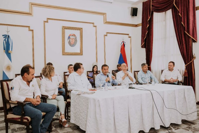 AUTOMOVILISMO – Con presencia del Gobernador Herrara Ahuad, se presentó la primera fecha del Campeonato Misionero de Rally