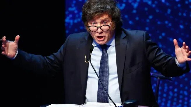 El enfrentamiento de alta tensión entre Milei y los gobernadores ya es un escándalo político