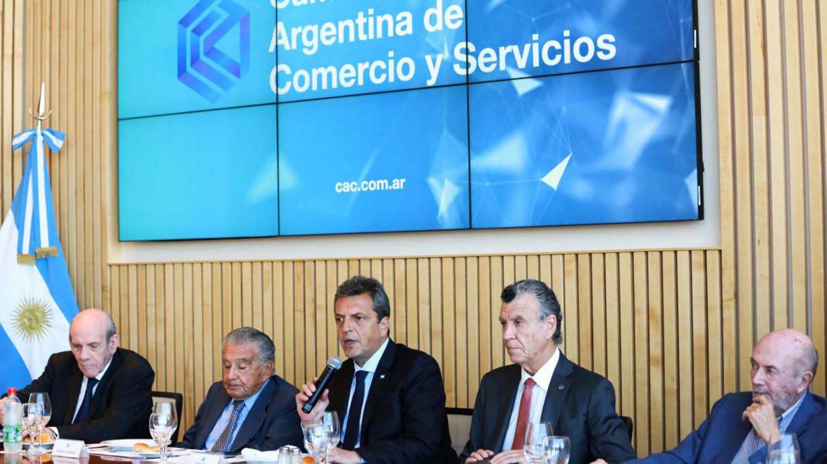 Massa: «Los vivos que están especulando con el ahorro de la gente van a ir presos» - Denuncian a Milei