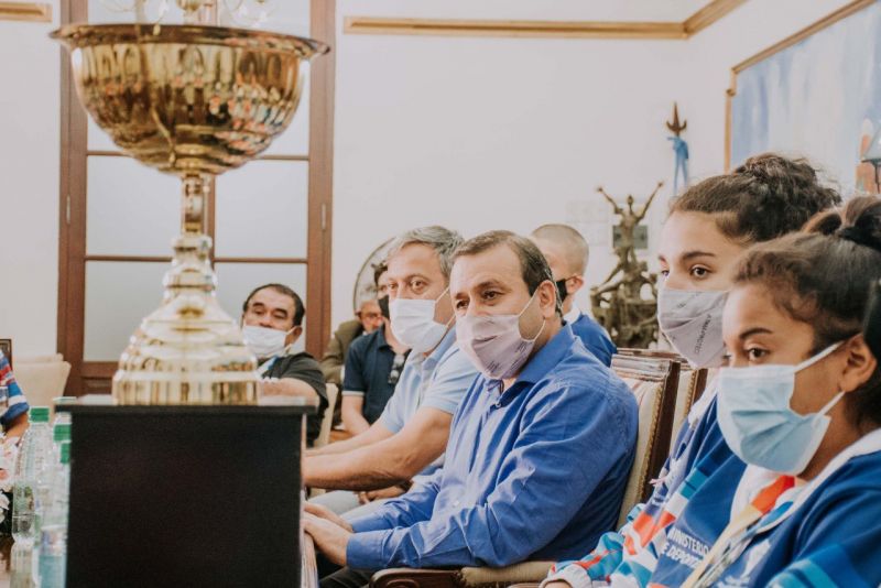Herrera Ahuad recibió a jóvenes deportistas misioneros que participaron en competencia del Norte Grande