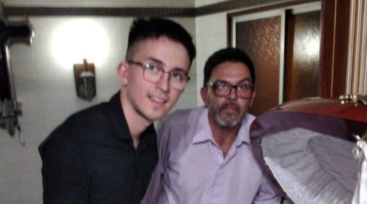 Habló uno de los empleados que se sacó una foto con el cuerpo de Maradona: “Pido disculpas a todo el mundo”