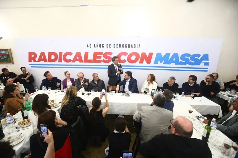 ESCENARIO Político – Radicales con Massa
