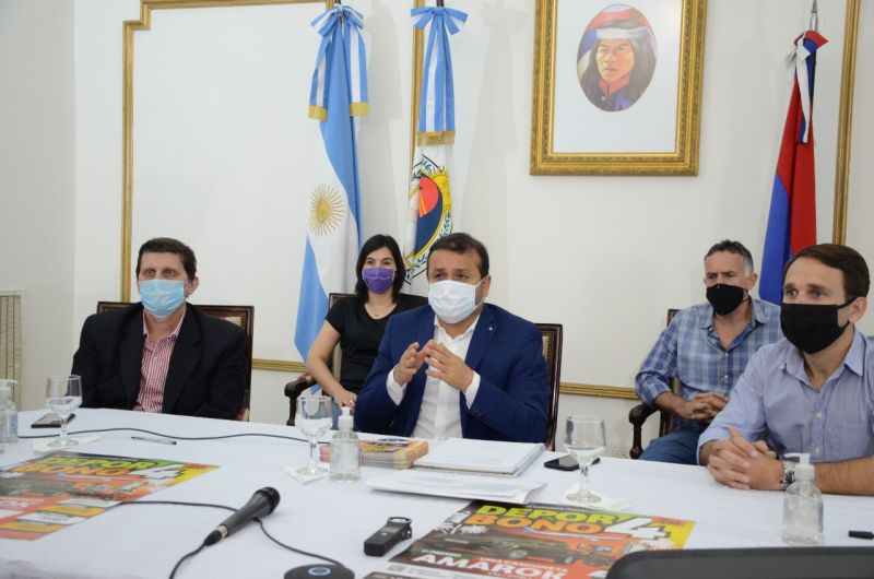 El Gobierno de Misiones lanzó el “Deporbono 4” y entregó subsidios a entidades deportivas